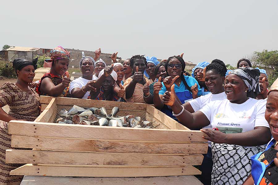 Intl_women-with-ahotor-smoker-ghana